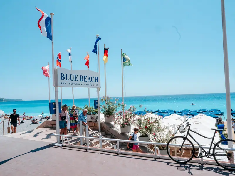 Entrée du Blue Beach sur la Promenade des Anglais à Nice